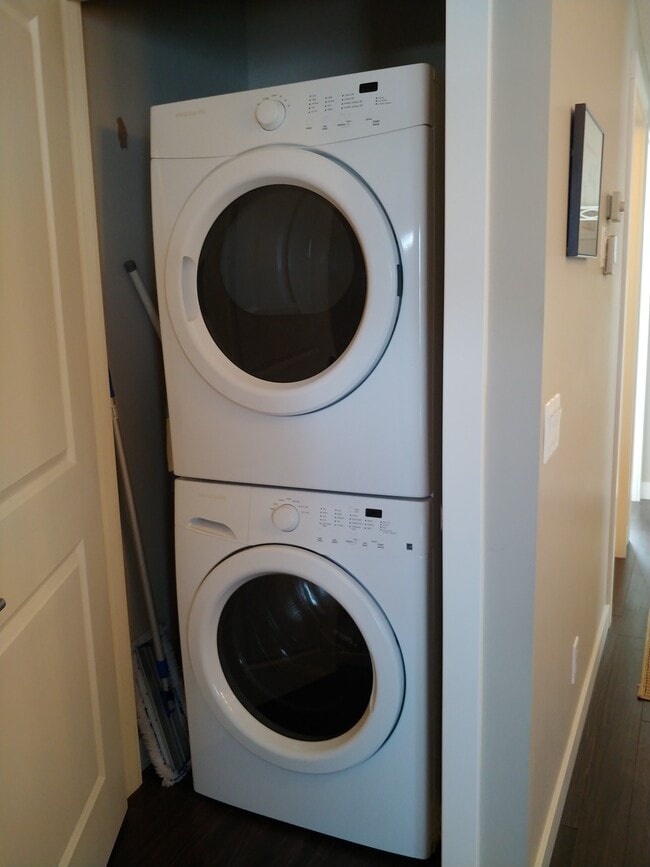 In-suite laundry - 1225 Kings Heights Way SE