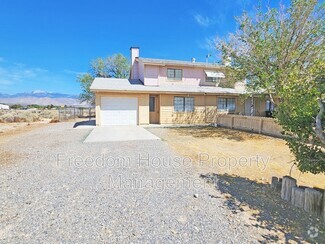 Building Photo - 2091 Sycamore Ave