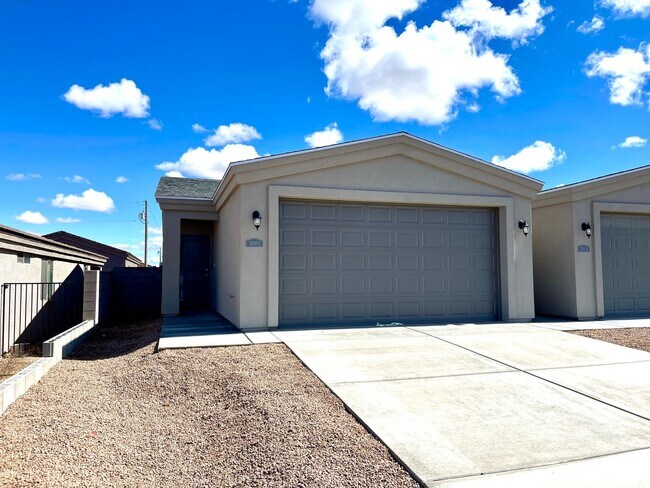 Foto del edificio - 2024 Built 2 Bedroom Home with 2 Car Garage!