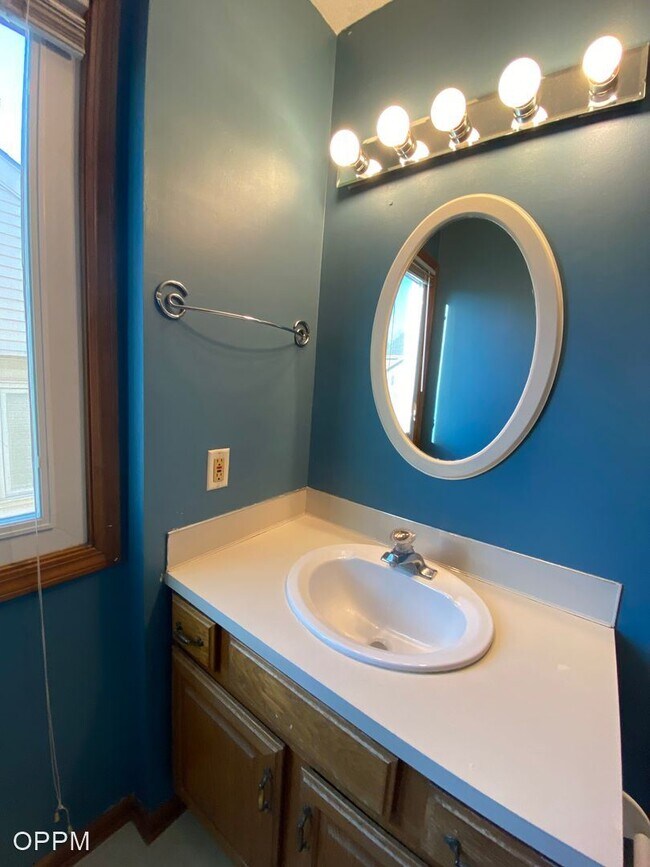 Building Photo - 2 br, 1.5 bath House - 6211 Dorcas