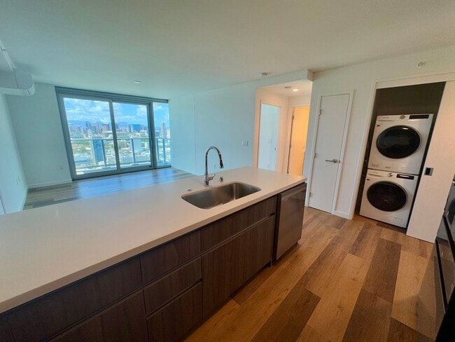 Foto del edificio - Brand new, high floor unit w/ All utilitie...