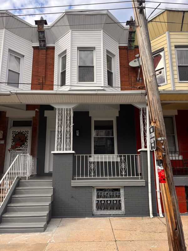 Primary Photo - 2233 W Oakdale St