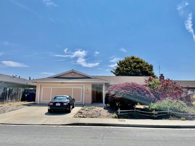 Front of house, Mazda Miata included for scale but not included in lease :) - 972 McKenzie Ave