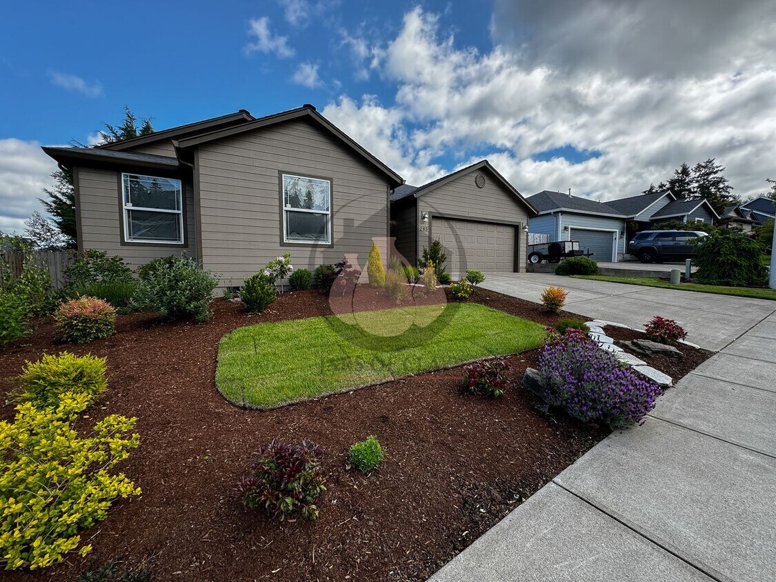 Primary Photo - Single Level House Ready for move in!