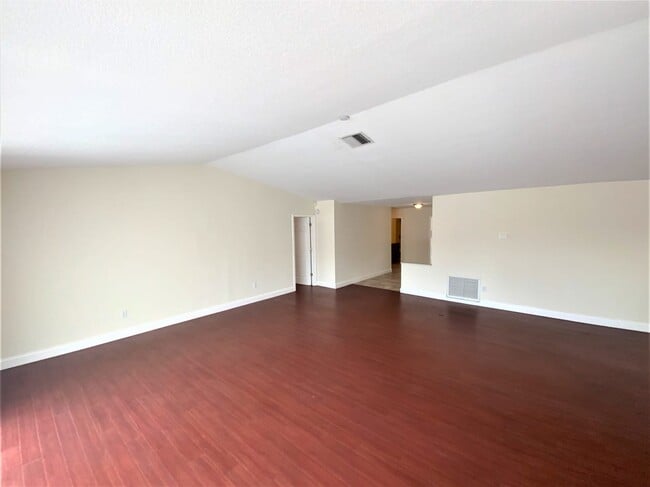 Building Photo - 1560 NW 13th Ave