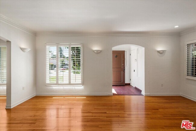 Building Photo - 627 26th St