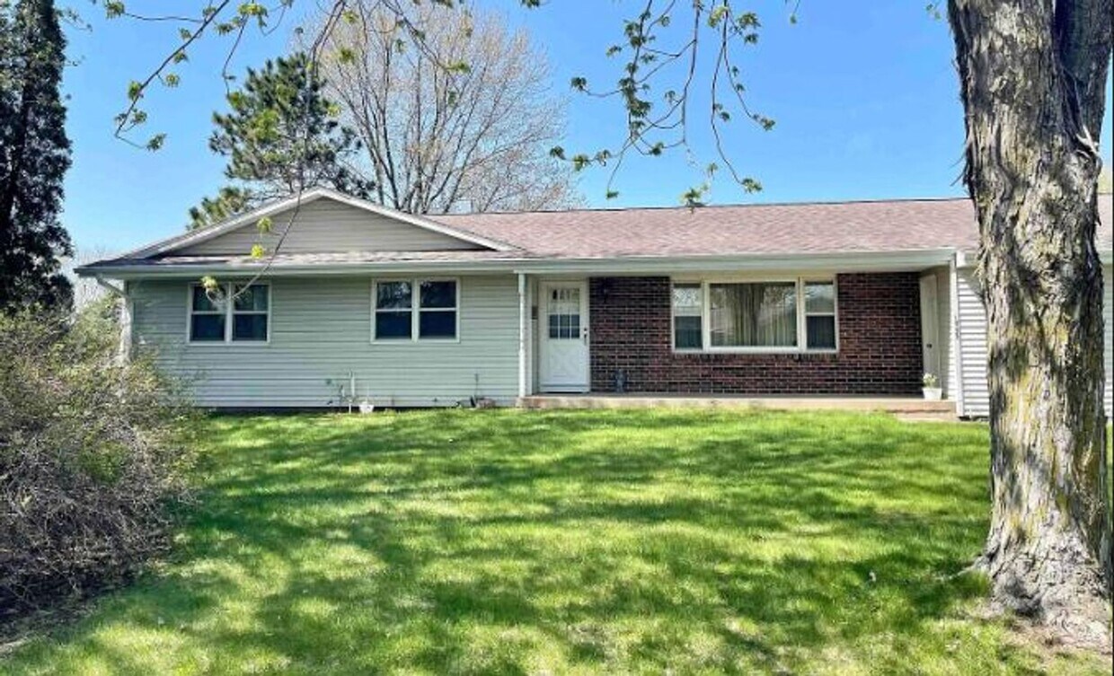Primary Photo - 3 Bedroom, 2.5 Bath House in Thomson, IL