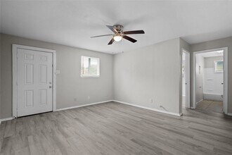 Building Photo - 2328 Boss St