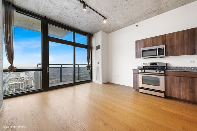 Building Photo - 235 W Van Buren St