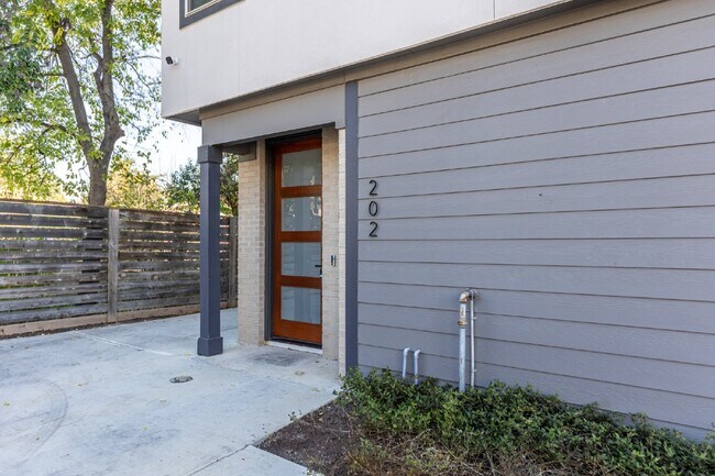 Foto del edificio - 130 Rose Ln