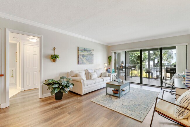 Building Photo - 155 Yacht Club Dr