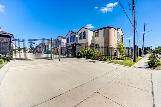 Foto del edificio - 2928 El Fenice Ln