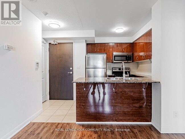 Photo du bâtiment - 5793-5793 Yonge St