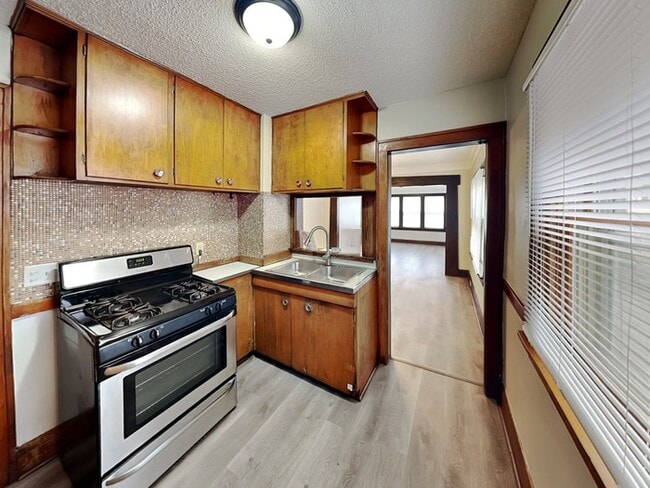 Building Photo - 3223 N Aldrich Ave