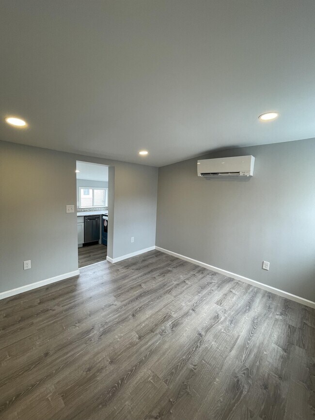 Building Photo - 957 Harrison Ave