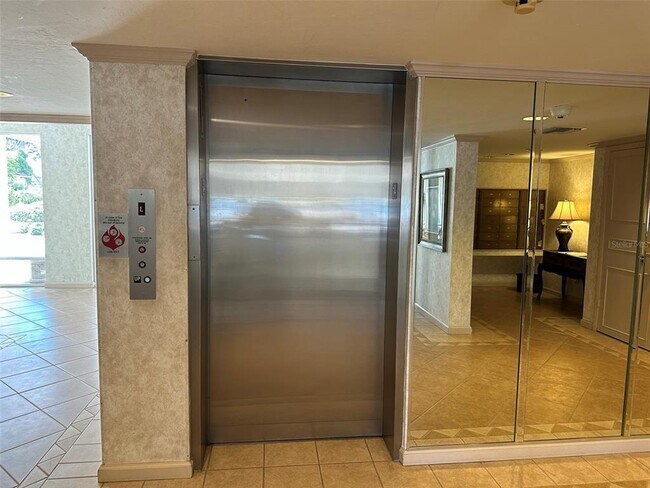 Foto del edificio - 1325 S Portofino Dr