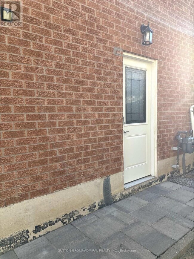 Building Photo - 16 Glenbury Dr