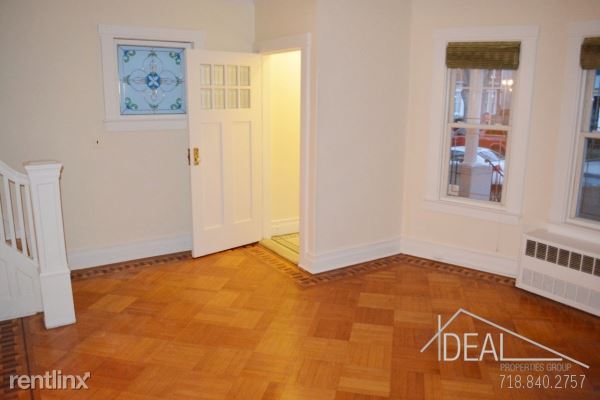 Foto del edificio - 252 E 3rd St