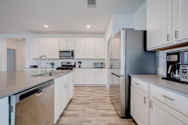 Building Photo - 6911 Amber Clf Ln