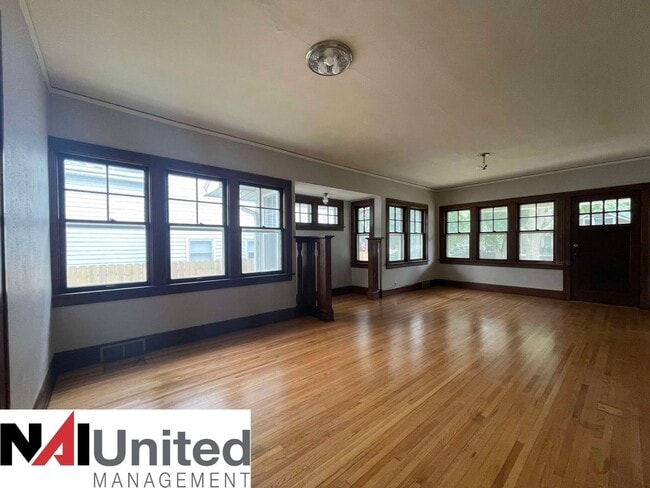 Foto del edificio - Four bedroom, one bathroom for rent in Mor...