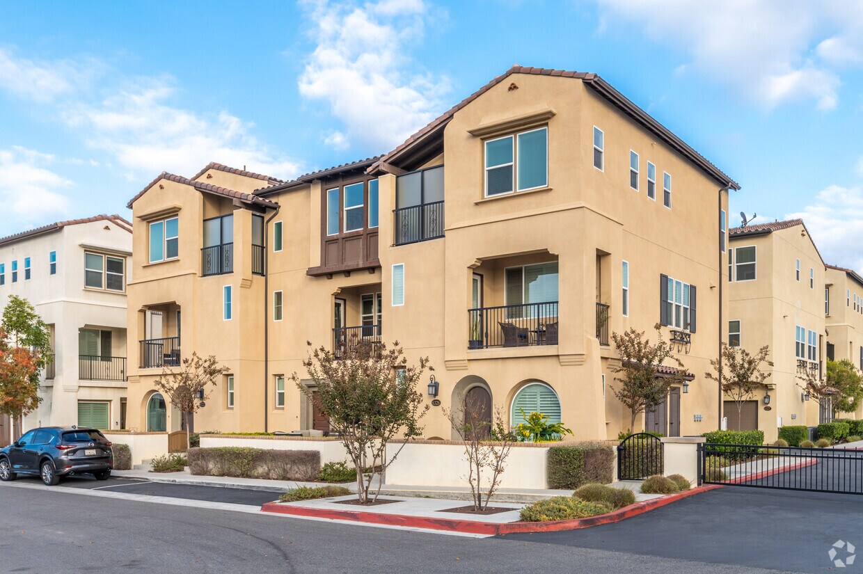 Foto principal - 6302 Maple Ave