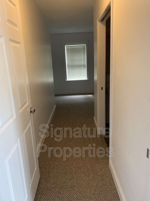 Foto del edificio - 650 N Lee Hwy