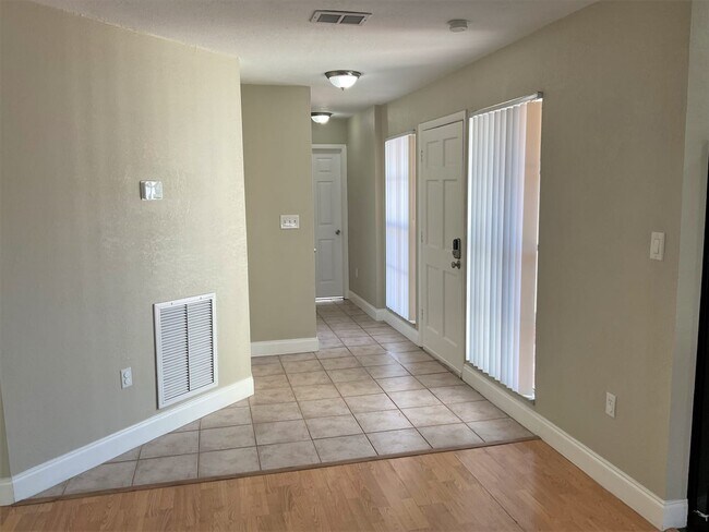 Building Photo - 614 W Windhorst Rd