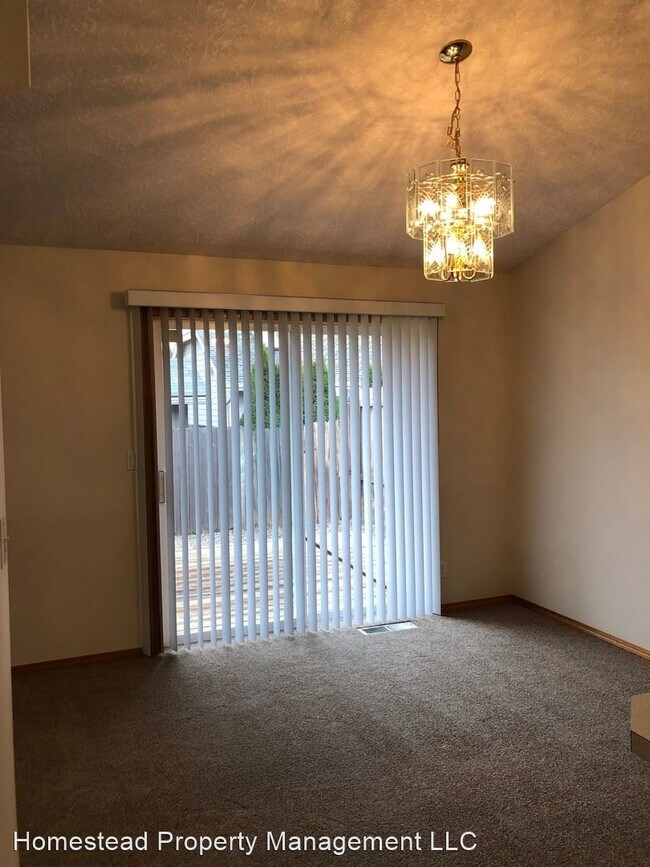 Building Photo - 3 br, 2 bath House - 5689 Moonstone Lp. SE
