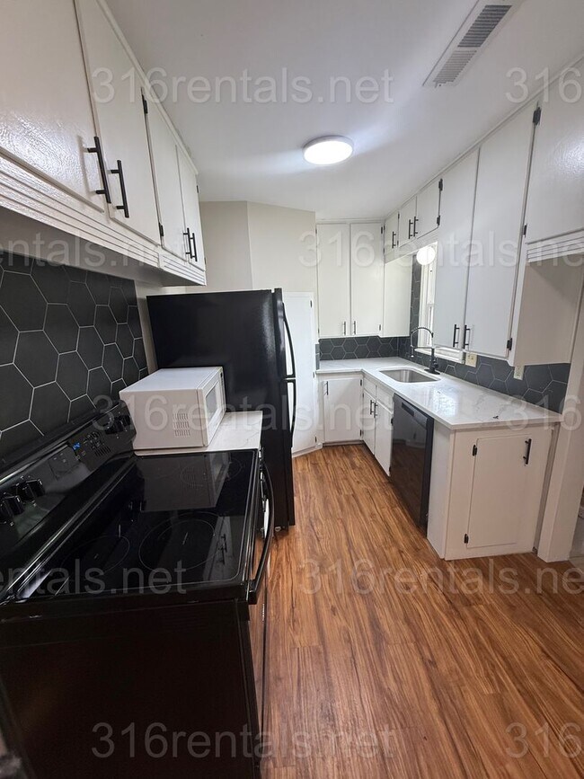 Foto del edificio - $1100 - 2 bedroom / 1 bathroom - Haysville...