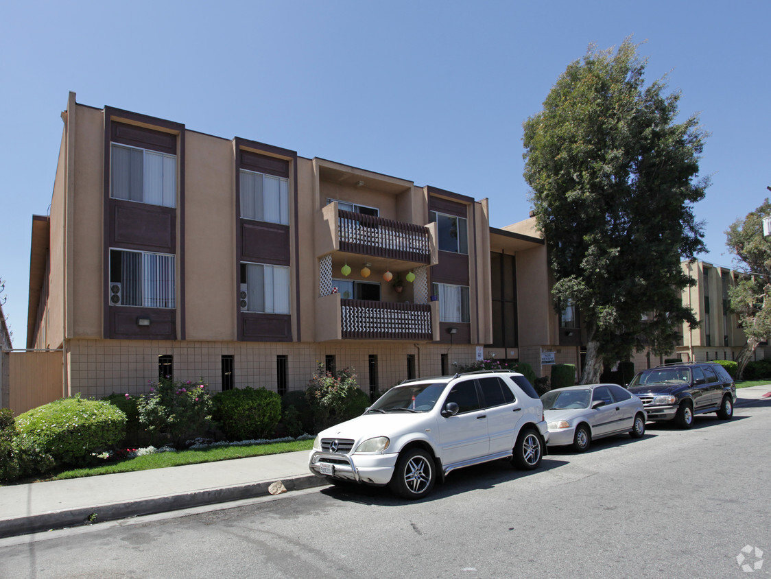 Primary Photo - Fountain Villa Apartments
