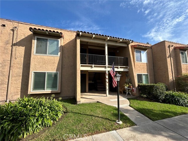 Foto principal - 13722 Red Hill Ave