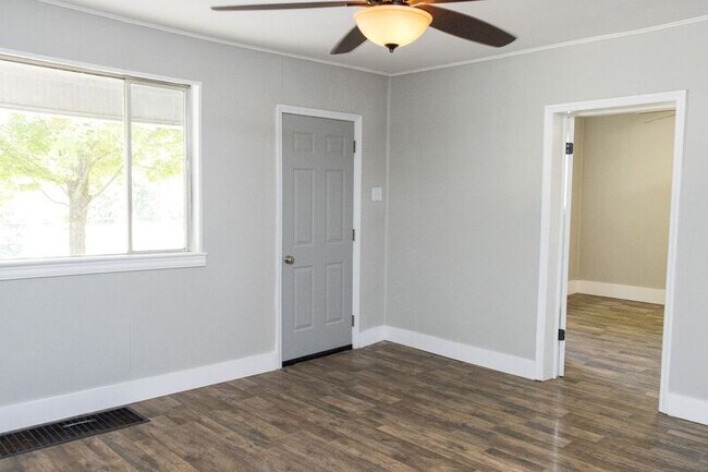 Building Photo - 4014 McCahill Rd