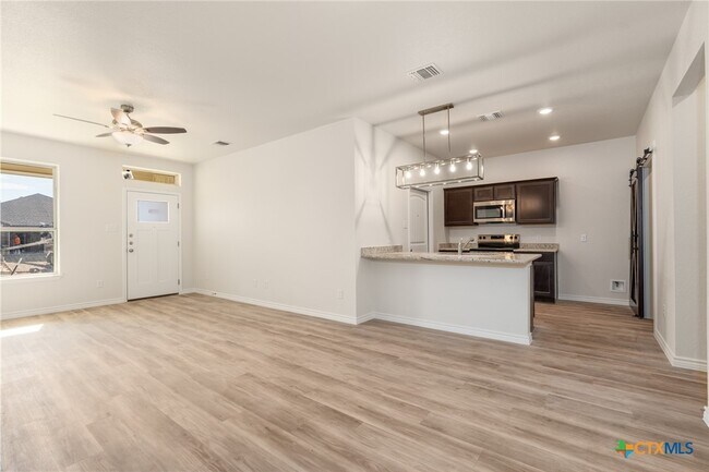 Foto del edificio - 103 Levi Ct