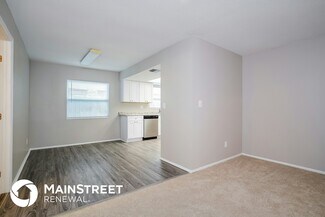 Building Photo - 1005 Park Dr