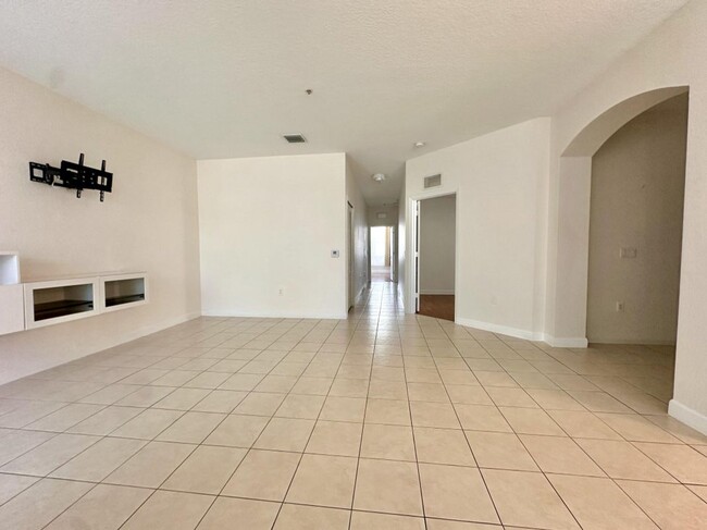 Building Photo - 1002 Shoma Dr