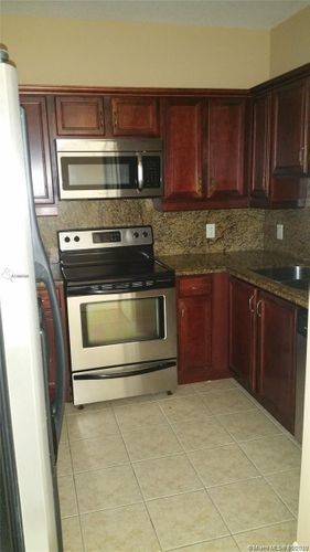 Foto del edificio - 5271 SW 8th St