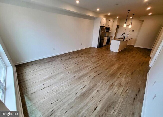 Building Photo - 22 E Rittenhouse St