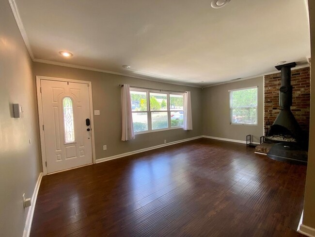 Building Photo - 2032 Wren Rd