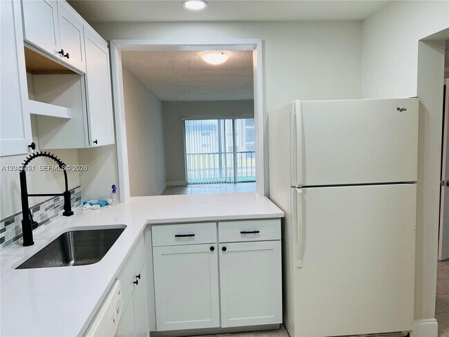 Foto del edificio - 8025 S Colony Cir