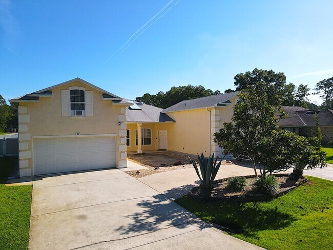 Foto del edificio - Huge 4 Bed 3 Bath 2 Car Townhome w FENCED YARD  for Rent!