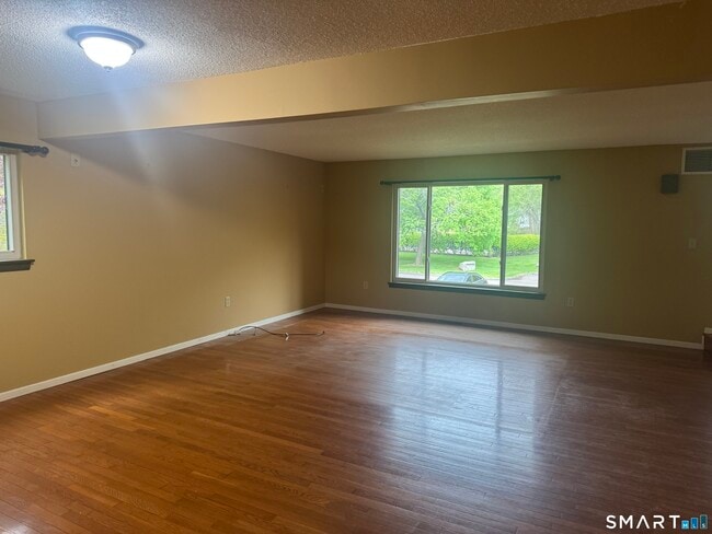 Building Photo - 49 Cliffside Dr