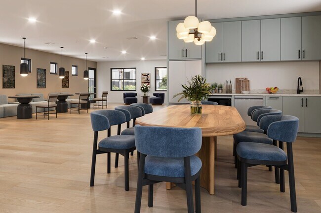 REPRESENTACIÓN ARTÍSTICA: Se prevé la inauguración de la casa club a finales de este año. Los detalles finales pueden variar. - Solaterra Granada Hills