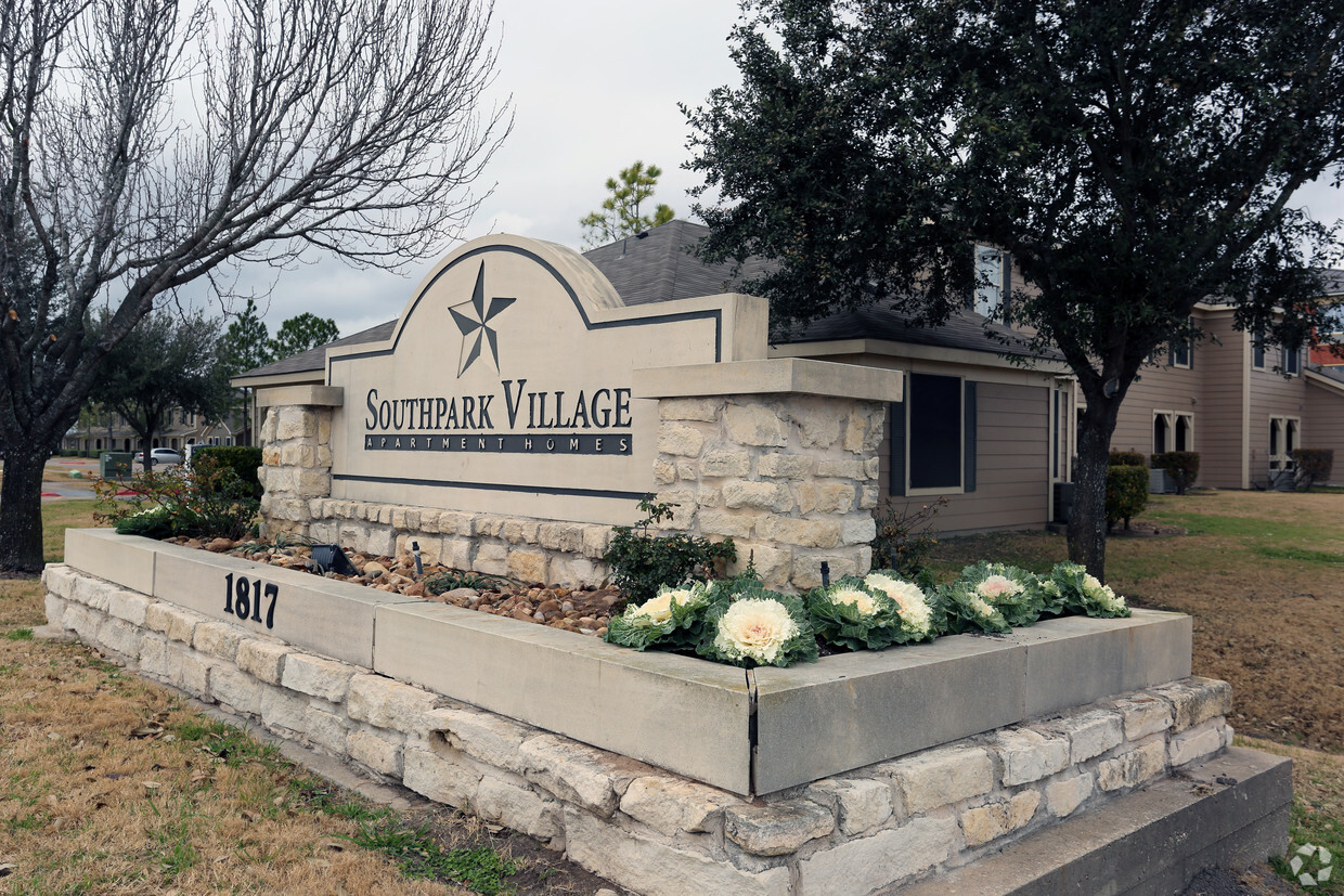 Primary Photo - Southpark Village