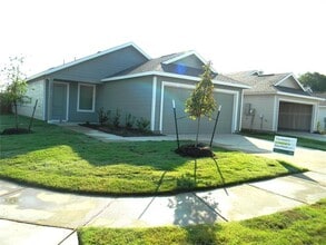 Building Photo - 300 Sycamore Pl