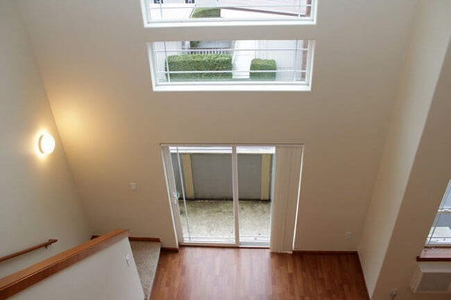 Building Photo - 123 NE 172nd Ave