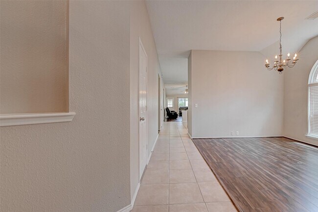 Building Photo - 11834 Leaf Oak Dr