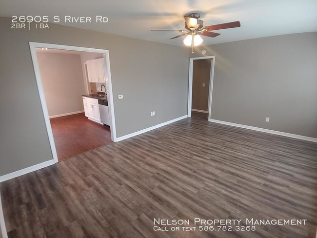 Foto del edificio - 26905 S River Rd