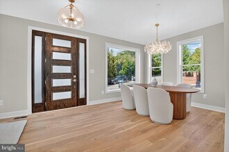 Building Photo - 5310 Cathedral Ave NW