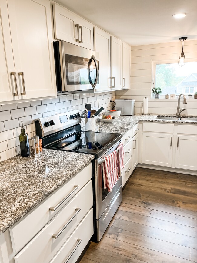 Kitchen - 64 Foreside Rd