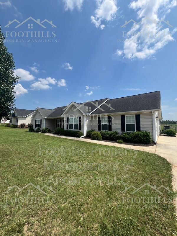 Foto del edificio - 119 McClain Lake Drive